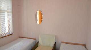 Гостиница Lyubushka Феодосия Двухместный номер с 1 кроватью или 2 отдельными кроватями-1